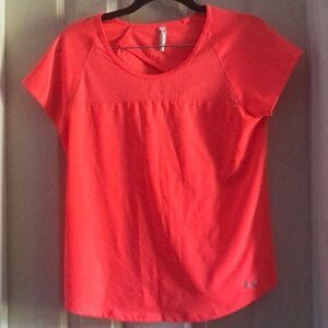 Women’s Under Armour Workout Shirt size small